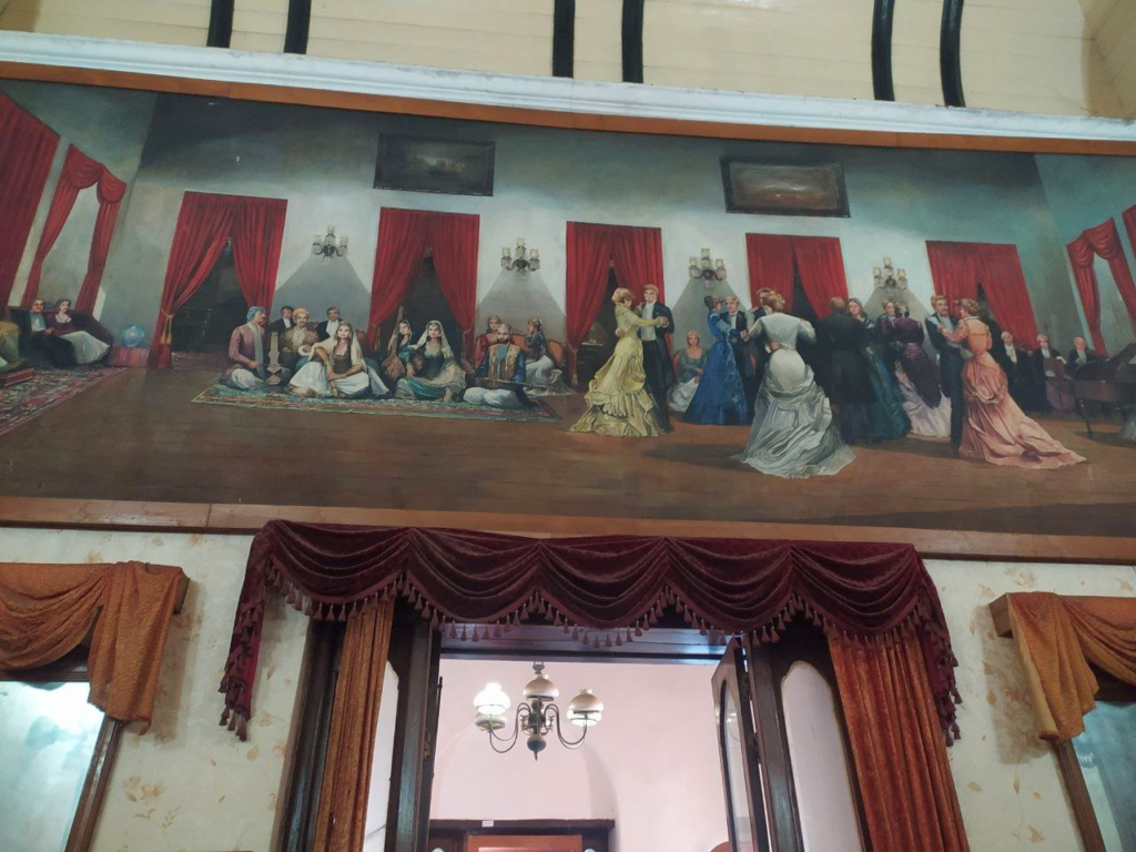 আহসান মঞ্জিলের যাদুঘরের ভিতরের অংশ
